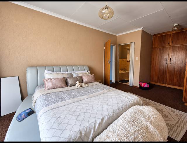 2 BEDROOM TOWNHOUSE FOR SALE IN THREE RIVERS